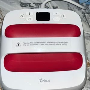 Cricut press on , almost new